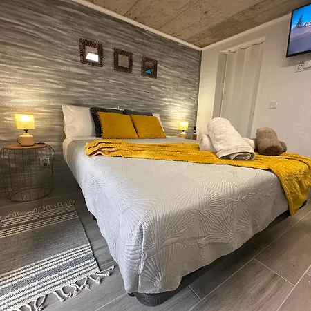 La Cueva House בית הארחה