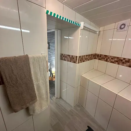 La Cueva House בית הארחה *